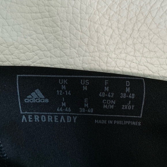 Set of 2 body hugging shorts Nike/Adidas - Picture 12 of 12